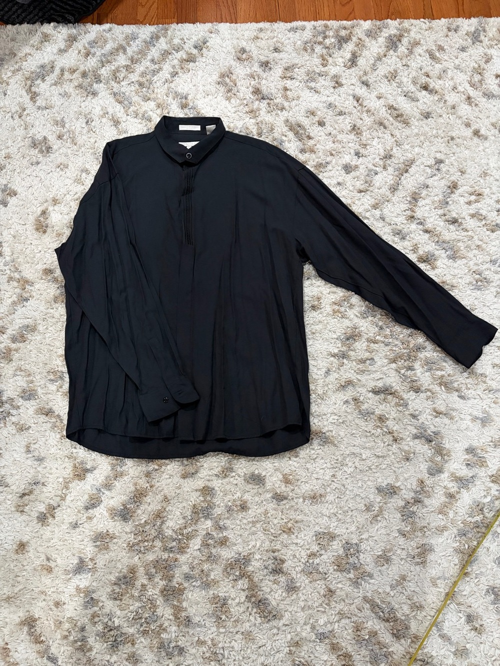 ELLIOTT Black Men’s Dress Shirt with Subtle Pleat Detail